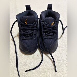 Jordan Kids Black and Gold Sneakers